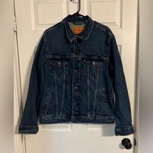 Levi’s men’s large dark wash denim trucker jacket button up